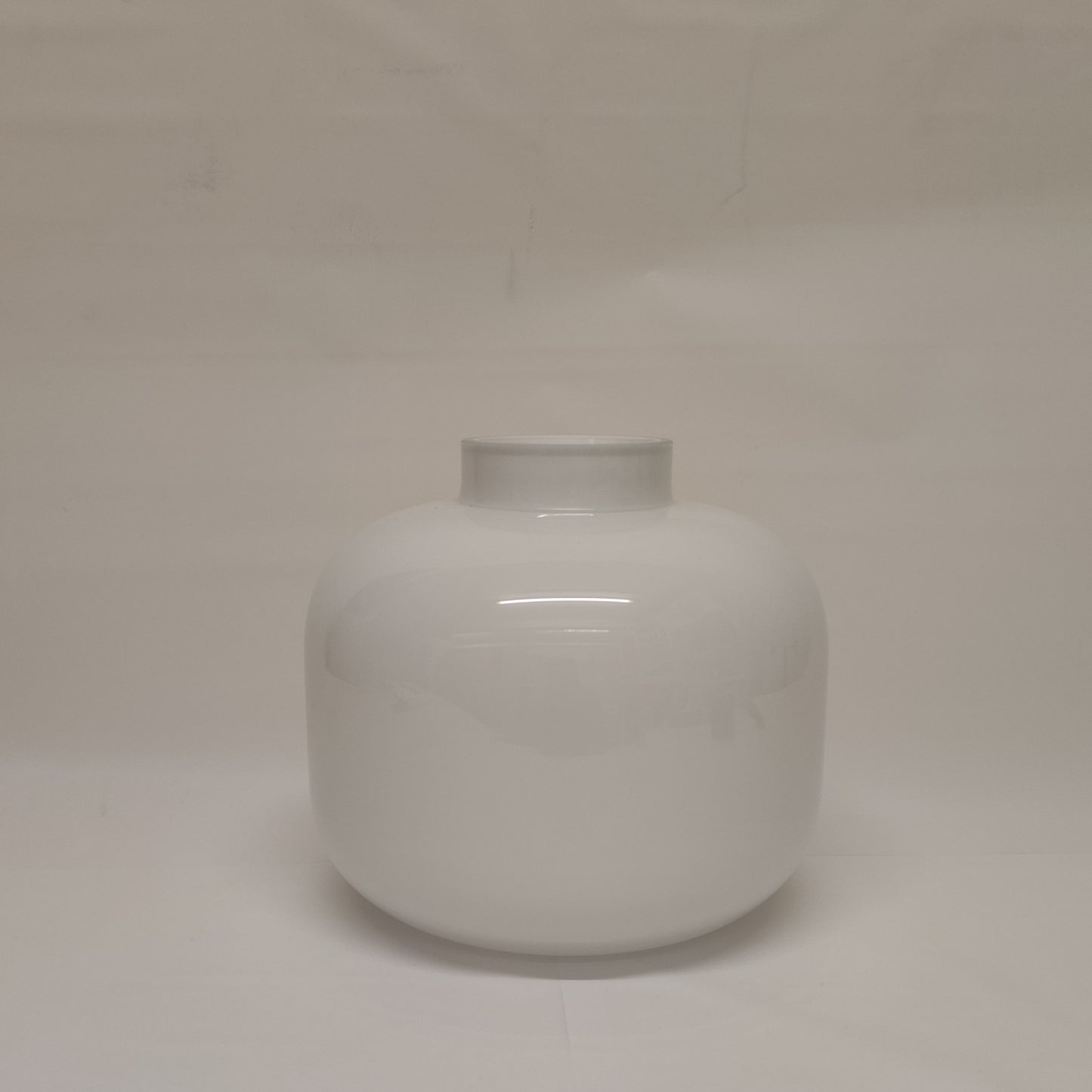 White short square bowl vase (5.5cm x H15cm)