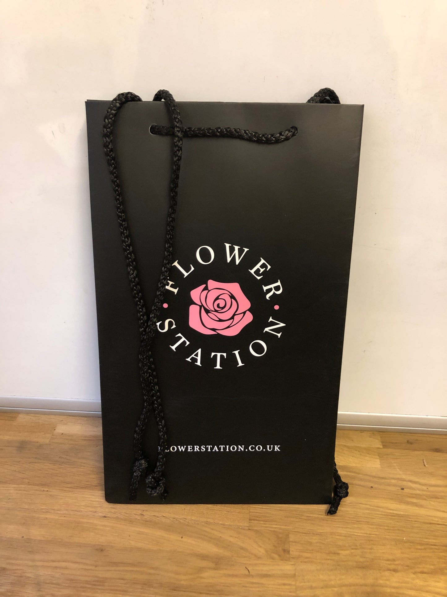 Flower Station Hand Tied Bags Black 30x18x18cm (BX 100)