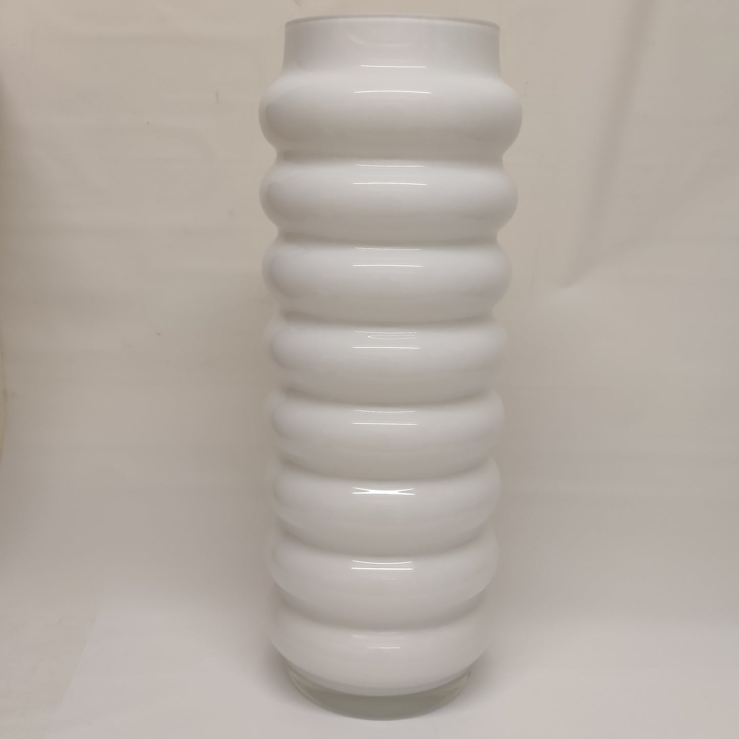 White waved cylinder vase (14m x H50cm)