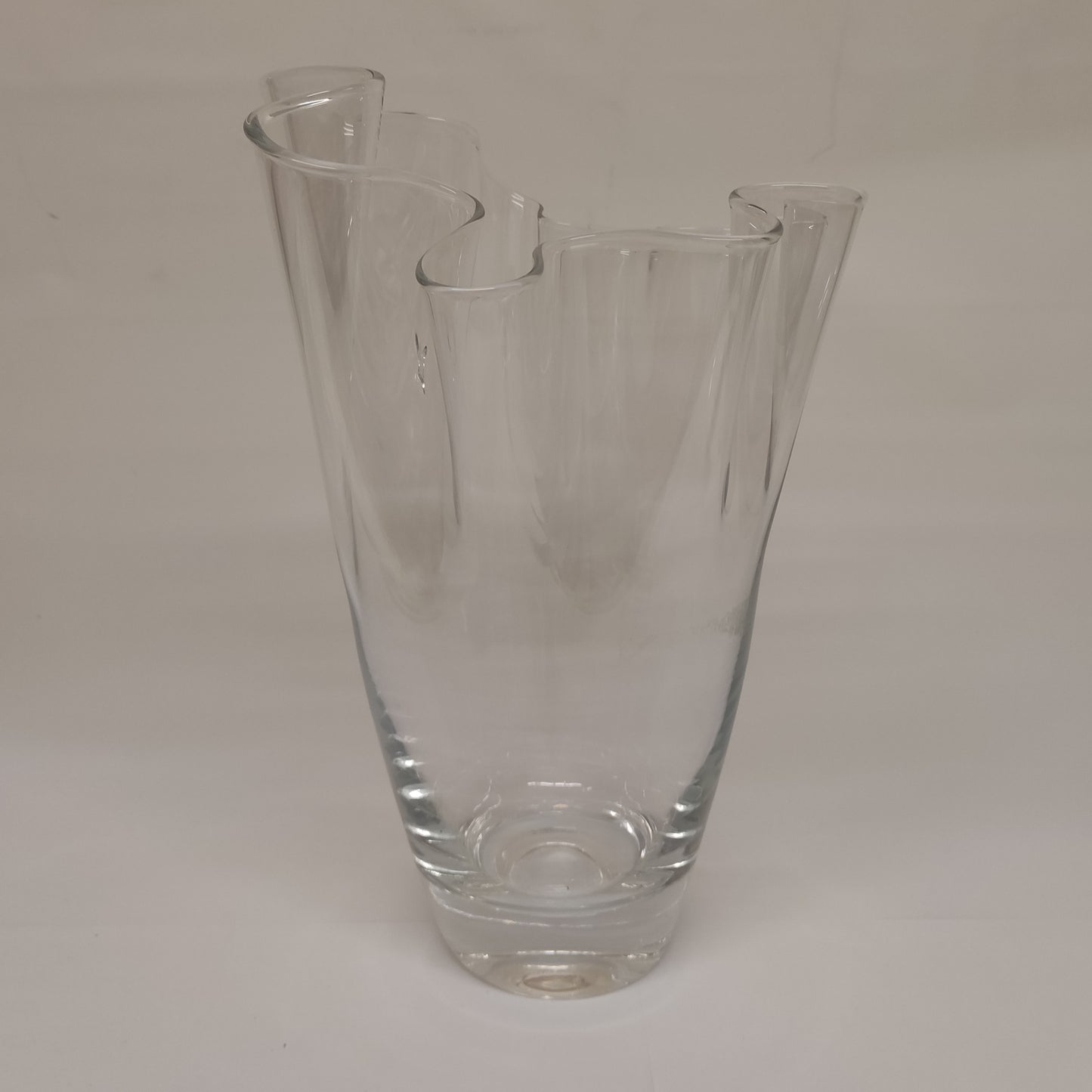 Clear sheet edges vase (apprx.16m x H28cm)