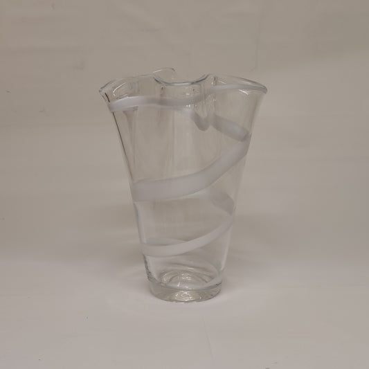 Clear sheet edges and white vase (apprx.8m x H25cm)